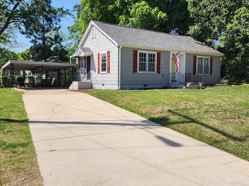 1st image of 140 Lake Dr