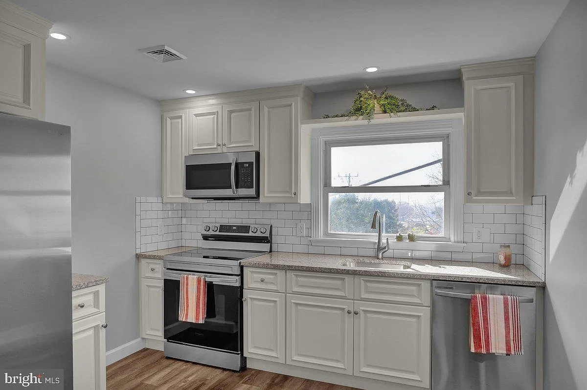 2 bed, 980 sqft, $1,895 — Photo 1