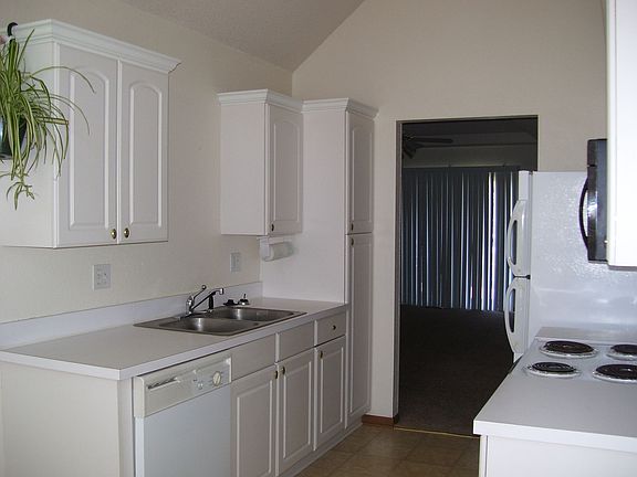 5th image of 18718 E 13th Terrace Ct N
