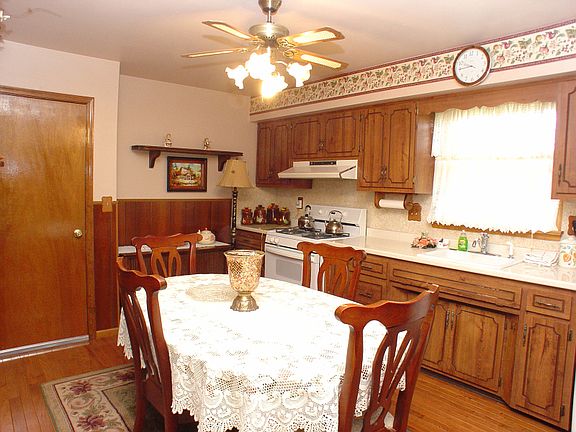 5th image of 54 Valerie Dr