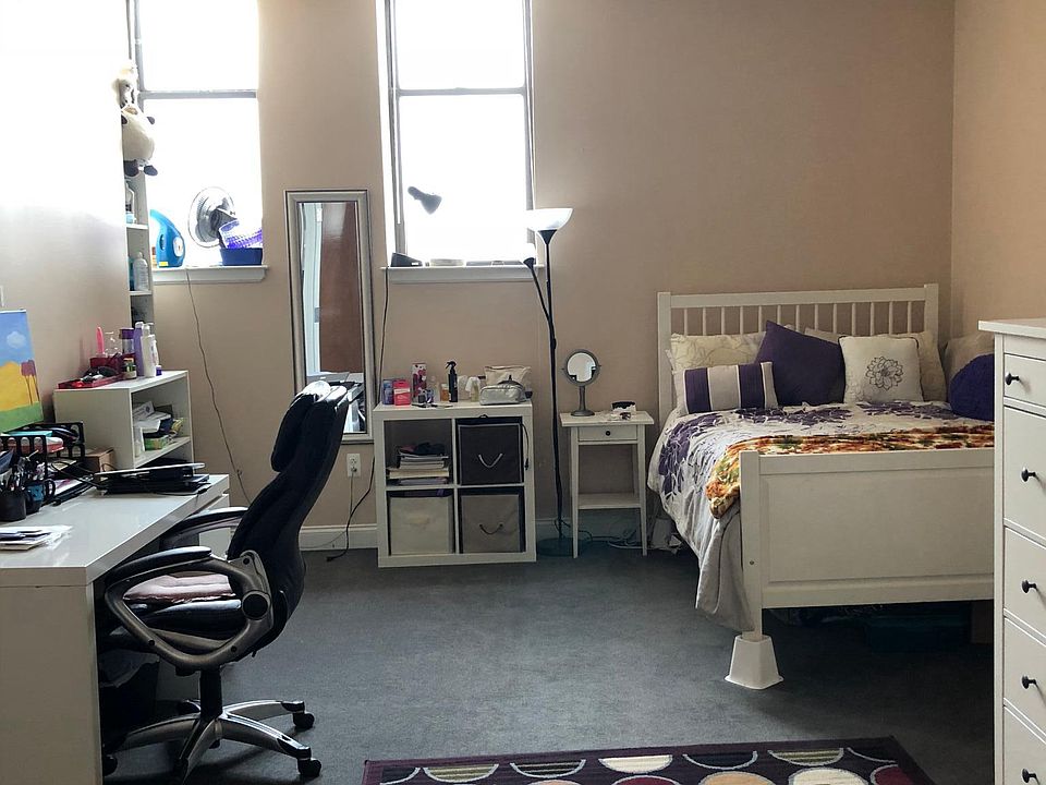 2nd image of 1001 Chestnut St #406E