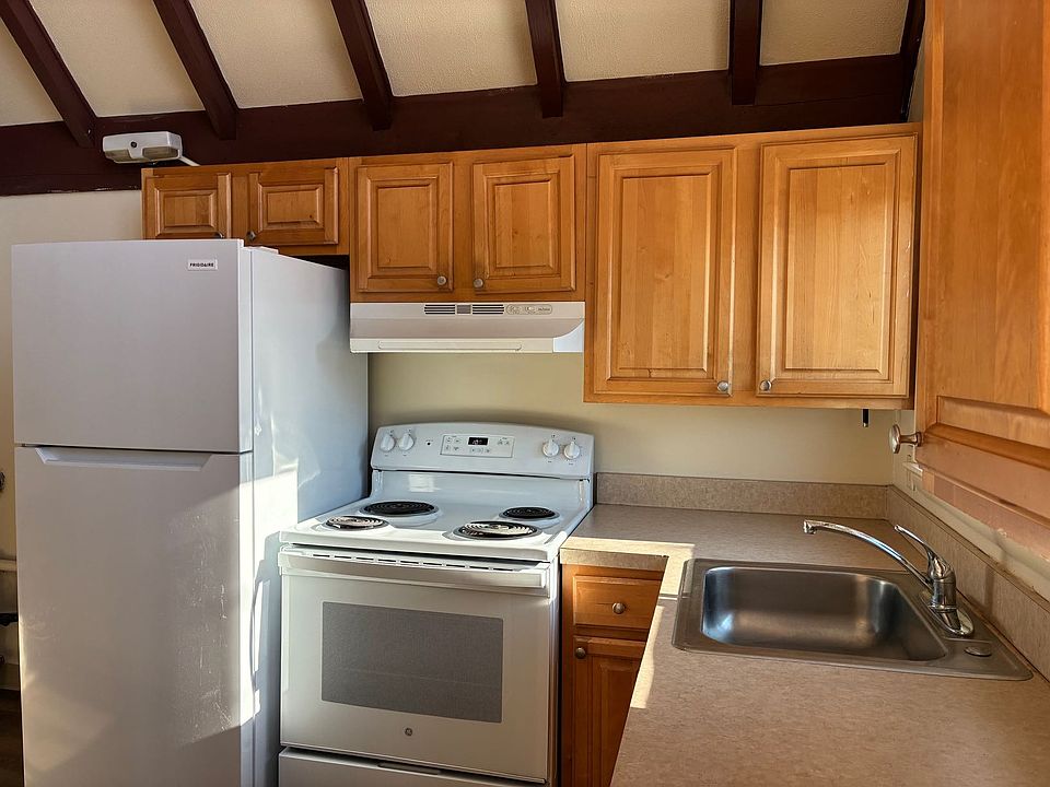 1st image of 102 Blossom Ln