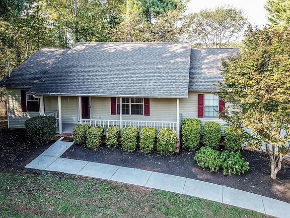 2nd image of 846 Greenwich Dr
