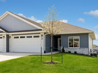 910 Prairie View Dr, West Branch, IA 52358