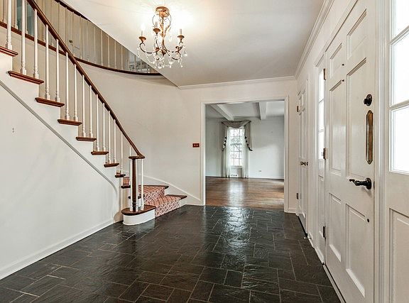 2nd image of 120 Sequoia Ln