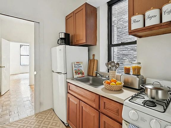 2nd image of 325 E 89th St APT 1W