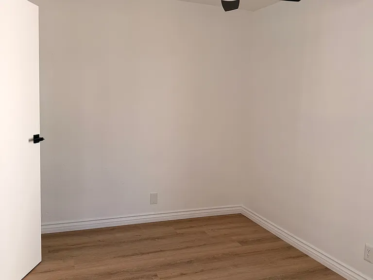 Salt & Vine Oceanside Apartments — Photo 13