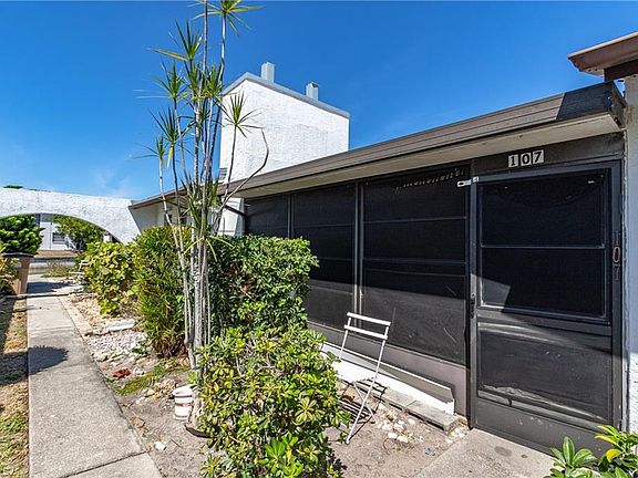 3rd image of 1249 SE 8th St #107