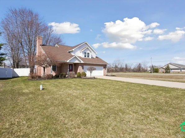 2975 Churchhill Ln, Saginaw, MI 48603