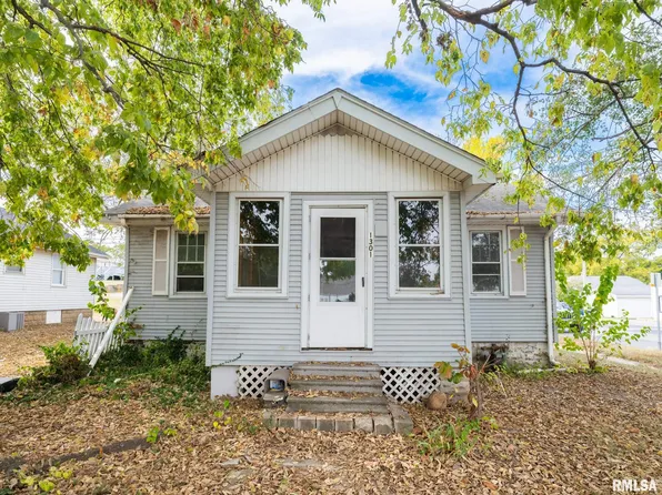 1301 S 7th St, Pekin, IL 61554