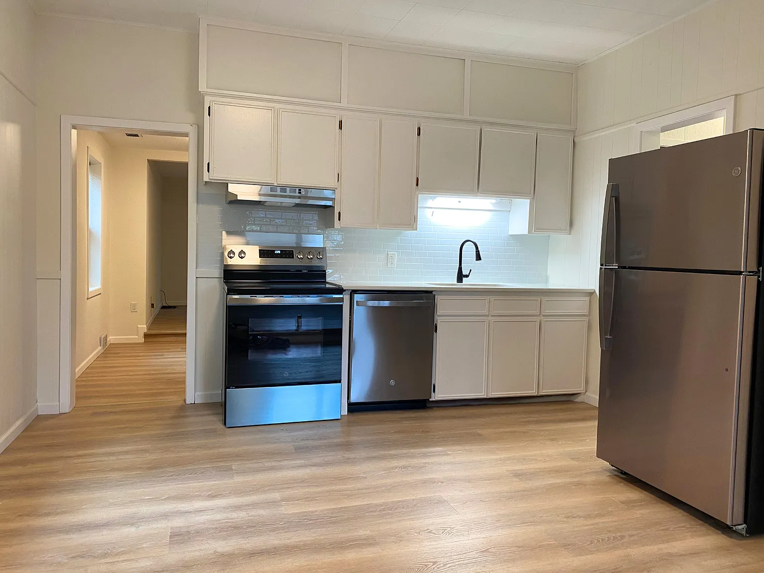 3 bed, 1440 sqft, $2,100 — Photo 3
