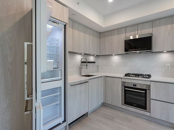 5th image of 3264 Vanness Ave #410