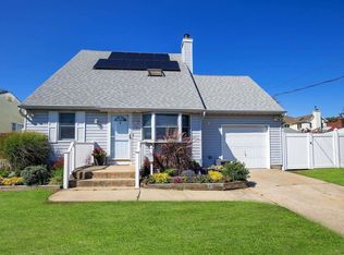 72 E Saltaire Rd, Lindenhurst, NY 11757