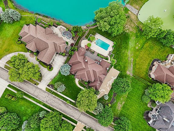 3rd image of 3700 Forest Oaks Dr