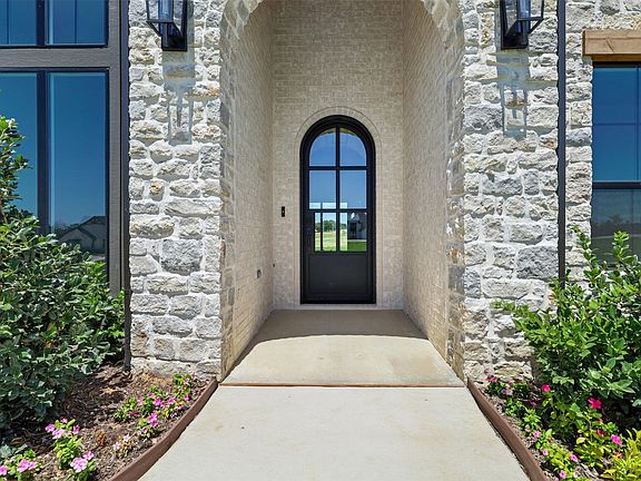 4th image of 4000 Estancia Ct