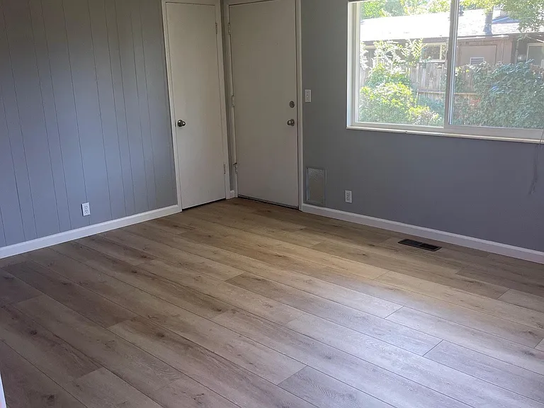 4618 S Russell St — Photo 10