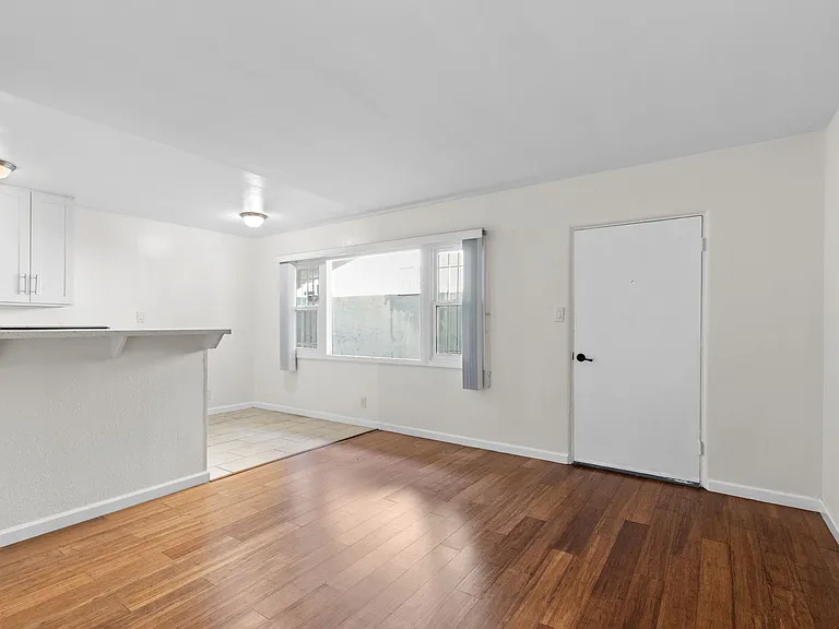 1119 N Genesee Ave #1 — Photo 3