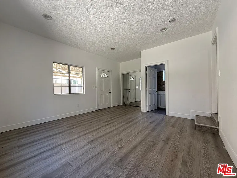 6742 Radford Ave — Photo 7