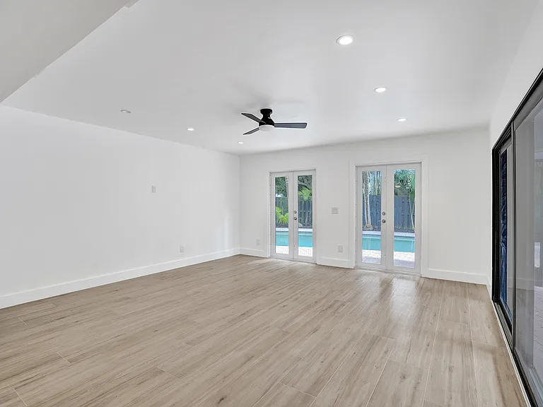 1250 SW 4th St — Photo 12