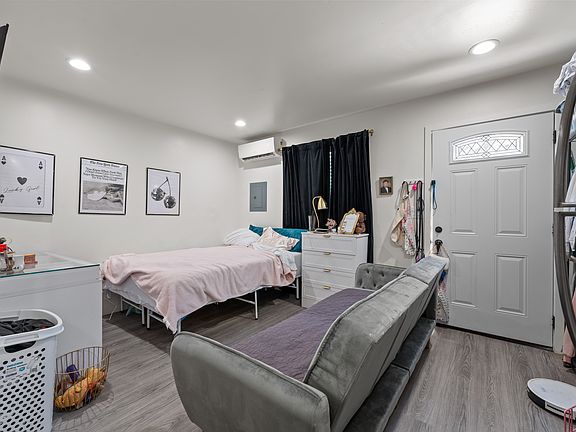 3rd image of 4454 Utah St #10