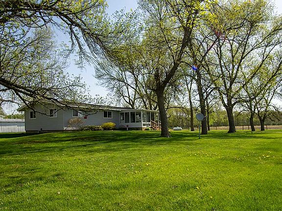 3rd image of 23272 Fir Ave