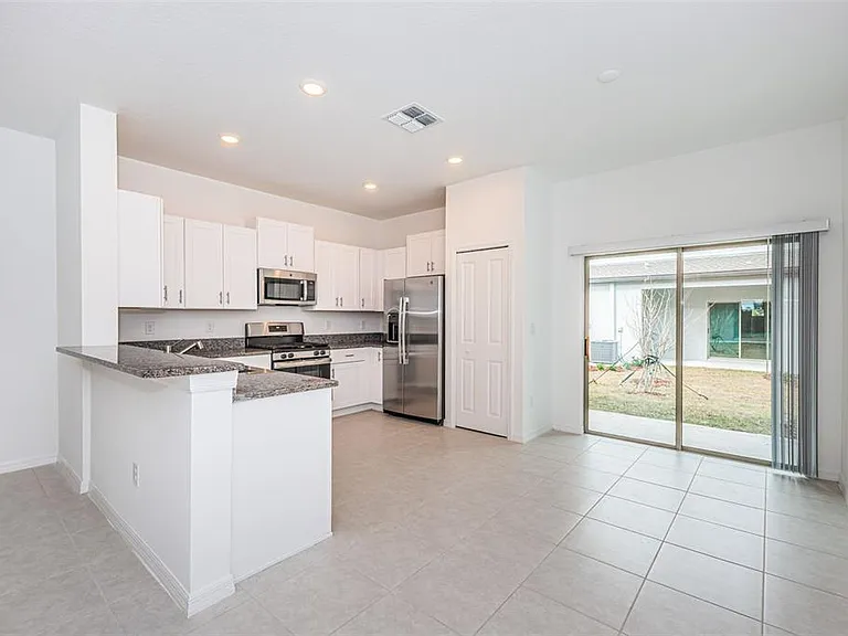 8327 Crescent Oaks Dr — Photo 11