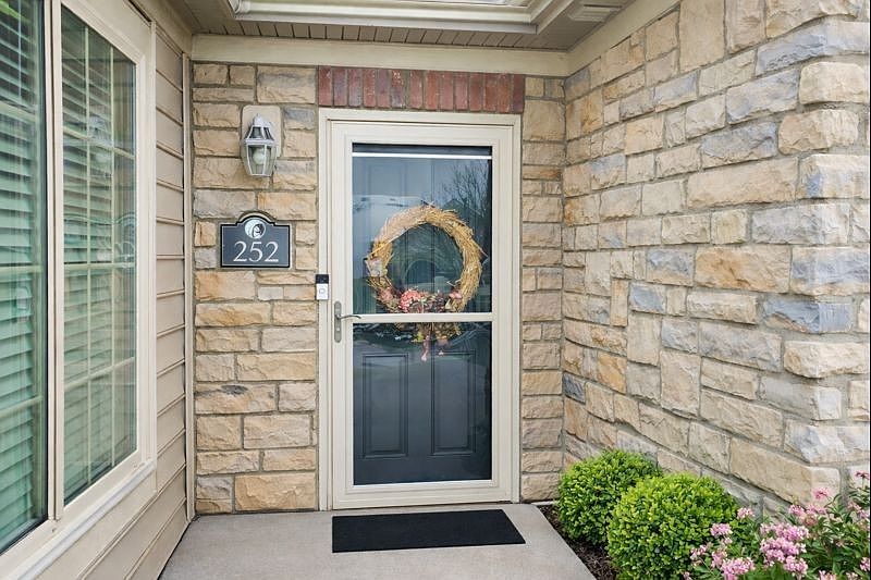 1st image of 252 Fair Meadow Dr