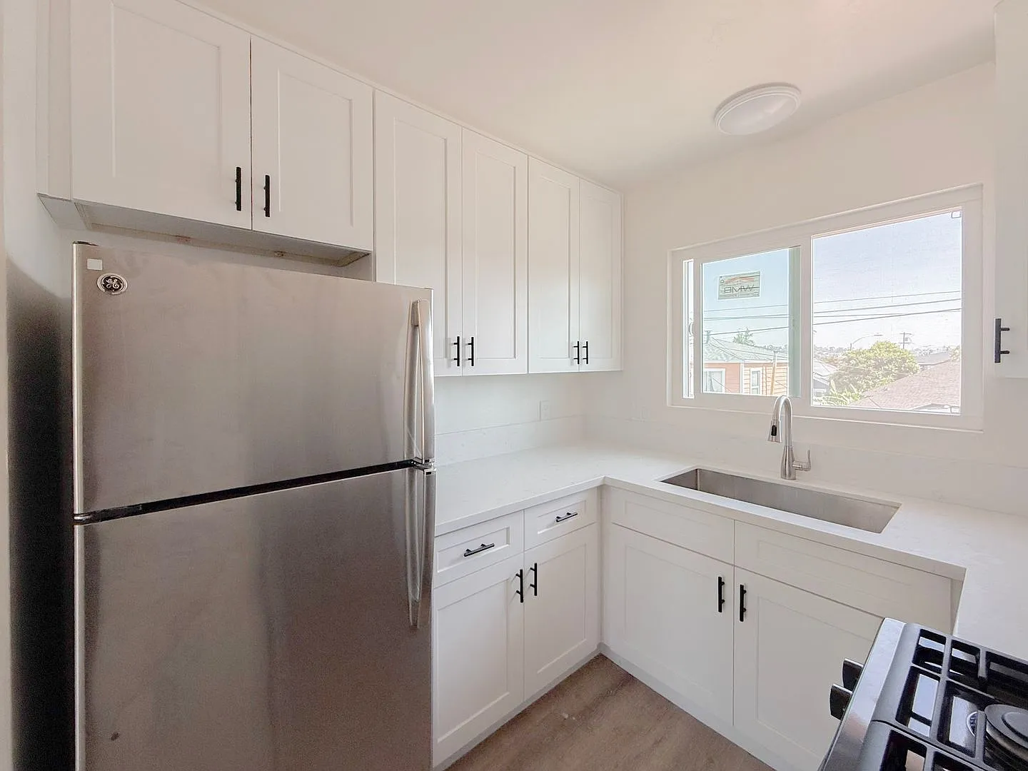 Modern 1 & 2 Bedroom Apartments in Logan Heights — Photo 3