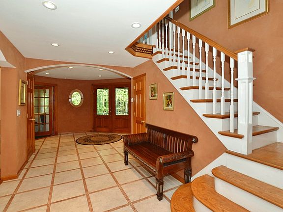 4th image of 271 Landing Ave
