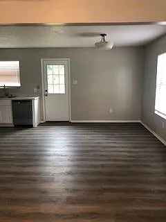 3 bed, 2.0 bath, 1188 sqft, $1,400 — Photo 4