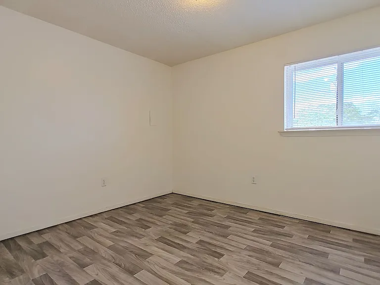 370 Atrisco Dr SW — Photo 8
