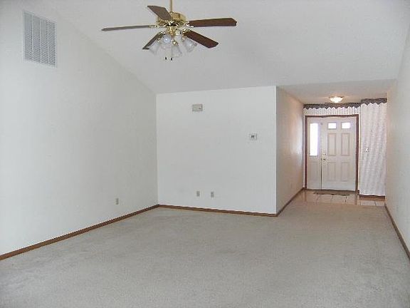 4th image of 43 Clubview Dr