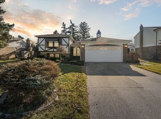 13830 Bathgate Dr, Sterling Heights, MI 48312