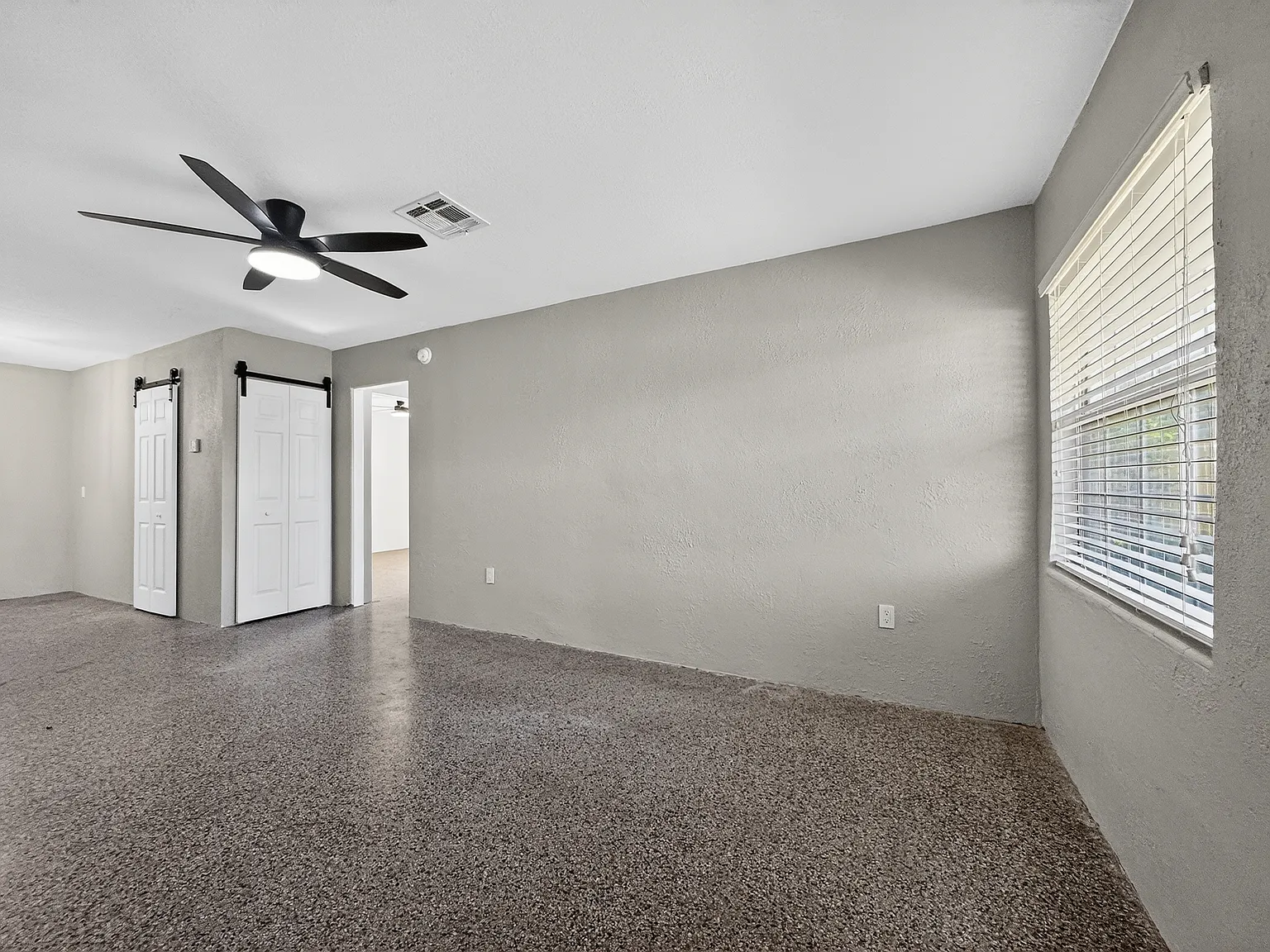 3 bed, 1080 sqft, $1,850 — Photo 2