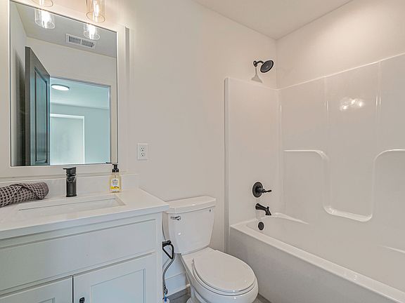3rd image of 7044 Glenn Ln