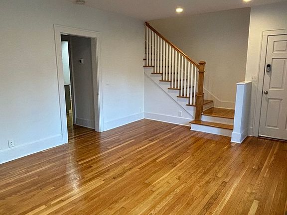 3rd image of 1609 Linden Ave