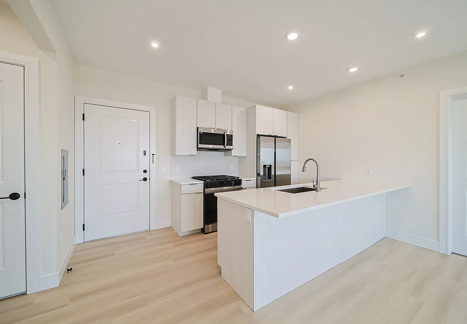 2 bed, 1200 sqft, $3,500 — Photo 3