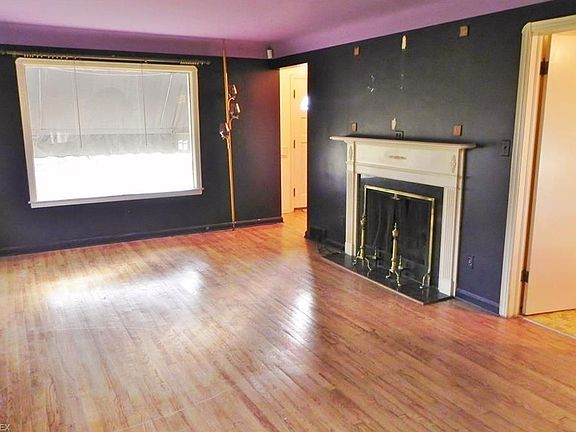 3rd image of 1846 E 223rd St