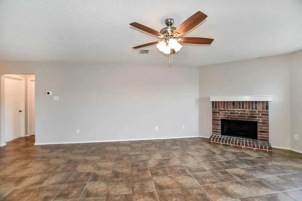 3 bed, 2.0 bath, 1575 sqft, $2,140 — Photo 3