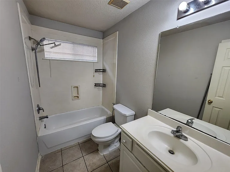 1011 Lexington Green Dr — Photo 22