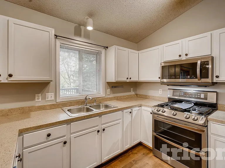 357 Parkview Ln S — Photo 7