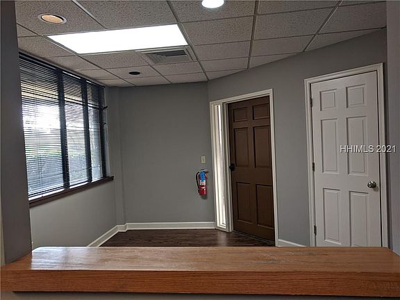 4th image of 19 Shelter Cove Ln
