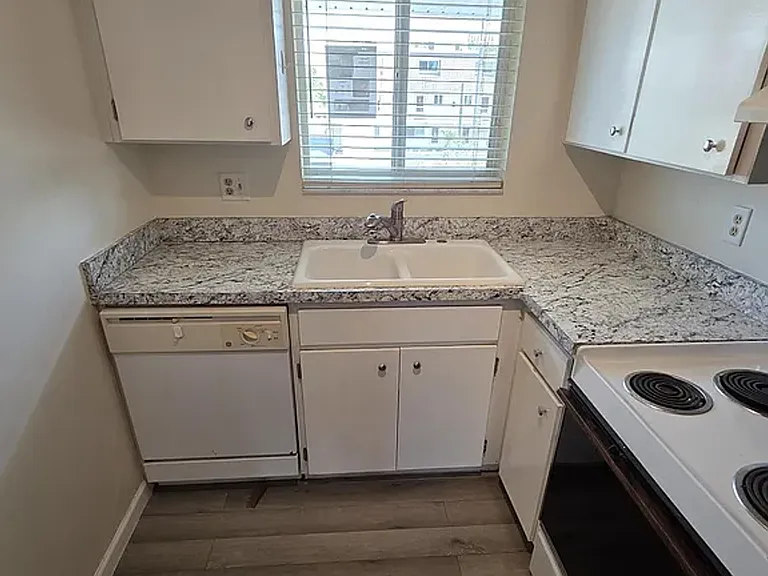55 Vining Ct #206 — Photo 3
