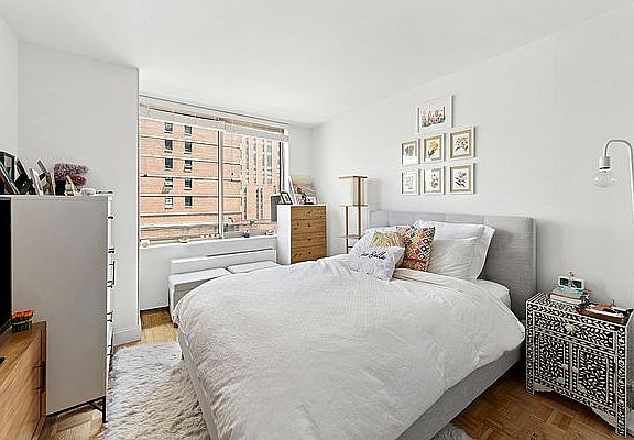 5th image of 200 E 89th St APT 8C