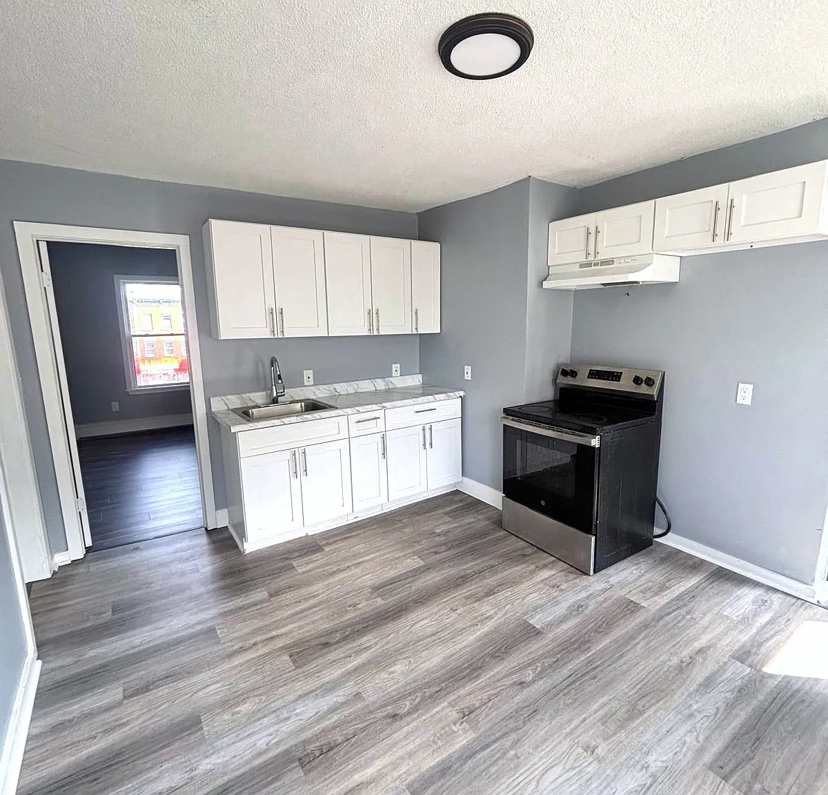 3 bed, $1,550 — Photo 3