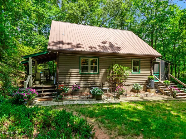 317 W Hills Drive, Murphy, NC 28906