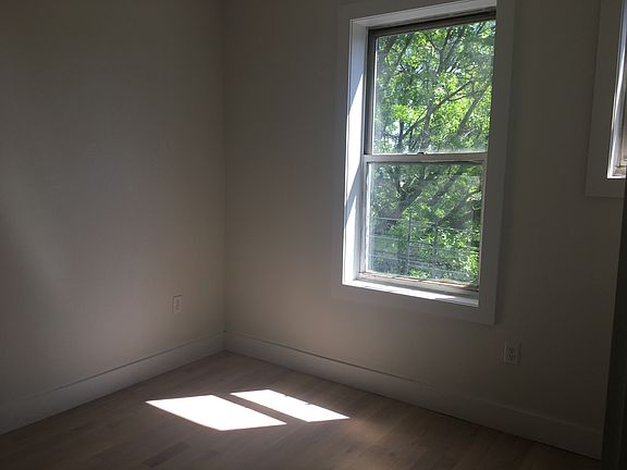 4th image of 9 Gifford Ave #5L