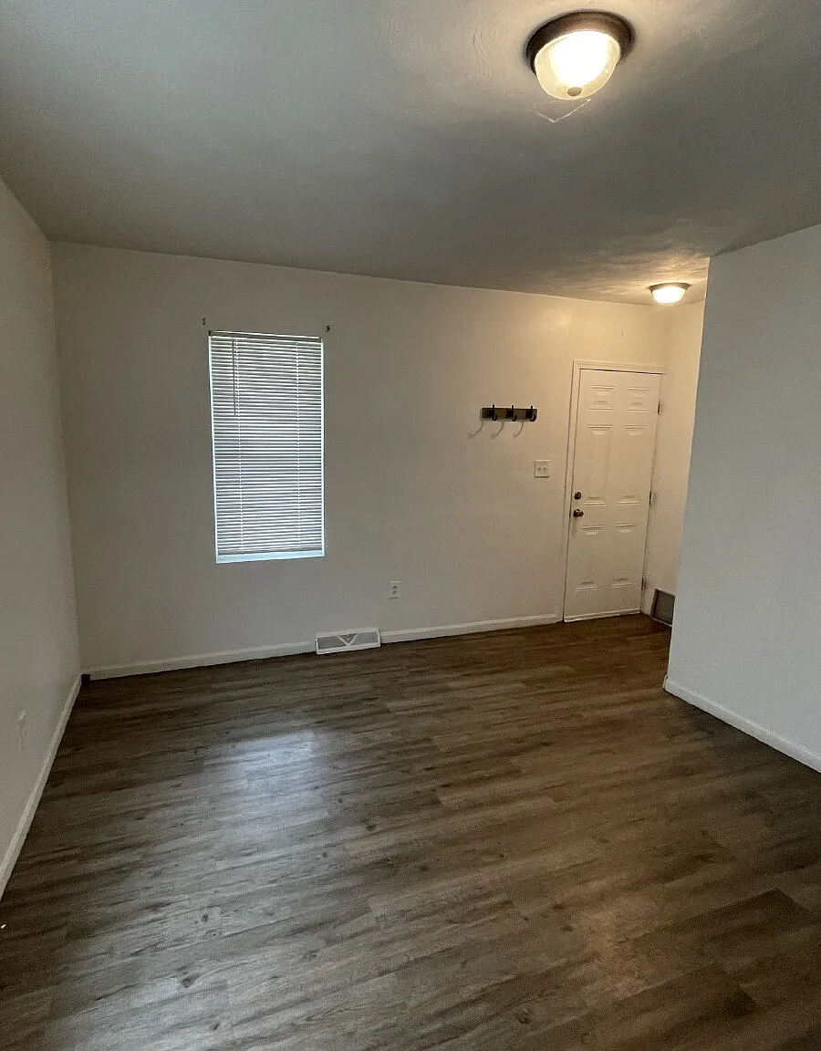 3 bed, 1.5 bath, $1,000 — Photo 2