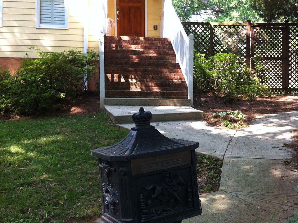 Charming Charlestonian Style