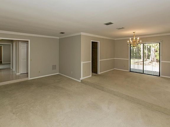 4th image of 156 Barberry Ln